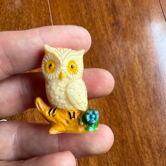Lot Of Three Owl Figurines Small Medium Mini Plastic Bark Wood Porcelain Vintage - Picture 6 of 13